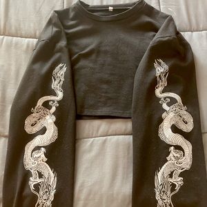 M/L Long sleeve sweatshirt with dragon print.